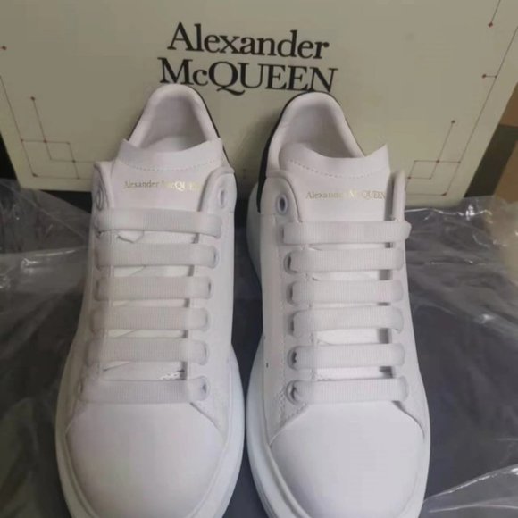 Alexander McQueen - Picture 6 of 6